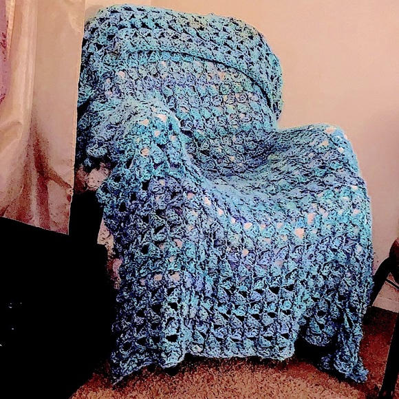SILKY SOFT Fabric Knit Blanket - One of a kind Unique Stitch Design Made+With=❤️ - Picture 1 of 4